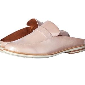 NWT Gentle souls by Kenneth Cole mule, size 6.